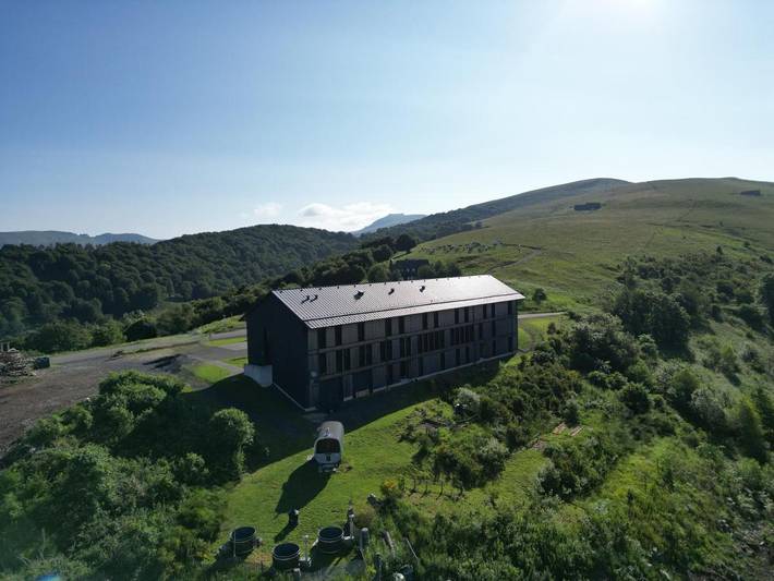 Hôtel pour 3 personnes, avec Terrasse et Jacuzzi ainsi que Sauna et Vue à Fontanges (homonymie)