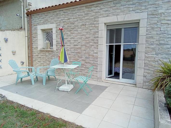 Location de vacances pour 2 personnes, avec Terrasse ainsi que Jardin et Vue à Saint-Dizant-du-Gua
