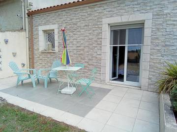 Location de vacances pour 2 personnes, avec vue et jardin à Saint-Dizant-du-Gua