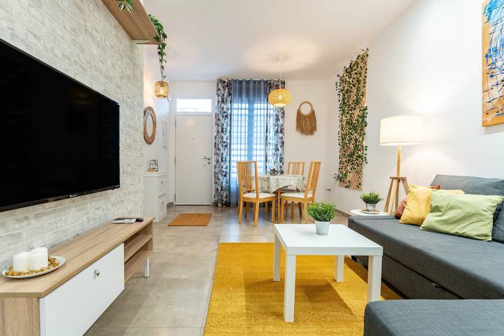 Ganze Wohnung, Ferienwohnung 'Casa Carmen' mit Gemeinschaftspool, Wlan und Klimaanlage in Los Boliches, Fuengirola