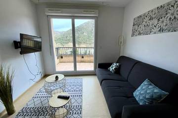 Gîte pour 5 personnes, avec piscine et balcon, animaux acceptés à Avène