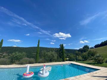 Gîte pour 8 personnes, avec piscine et jardin ainsi que bassin pour enfant et vue à Saint-Barthélemy-le-Plain