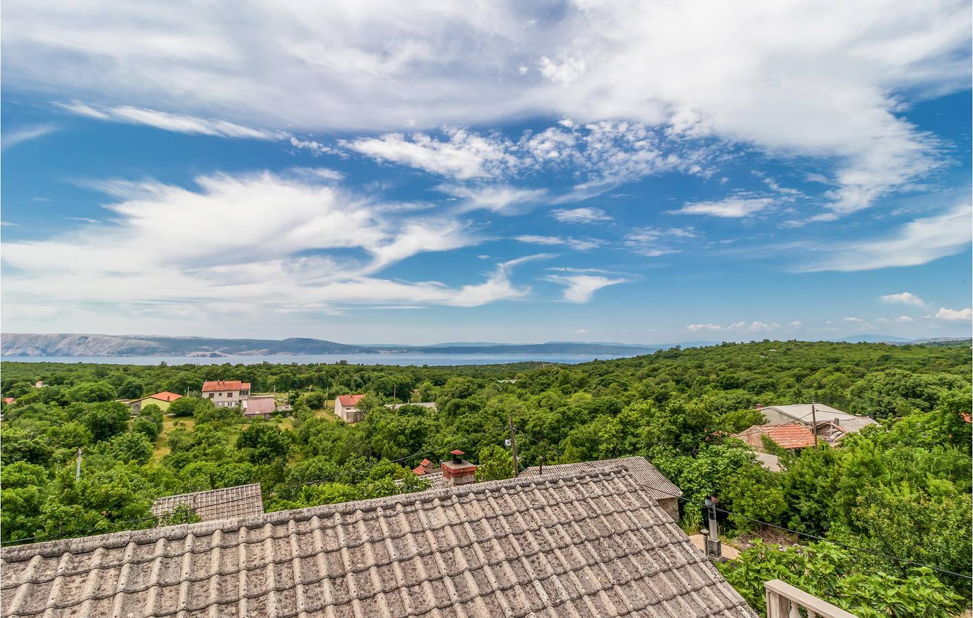 Ganze Ferienwohnung, Gemütliche 2-Zimmer-Wohnung mit Terrasse, 2 km von der Küste und dem Stadtzentrum entfernt in Novi Vinodolski, Primorje-Gorski Kotar