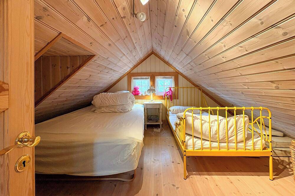 Einfamilienhaus mit privatem Bootsanleger in Homborsund in Grimstad