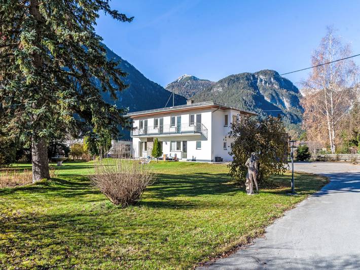 Ferienhaus für 9 Personen, mit Balkon und Terrasse sowie Garten in Nassereith