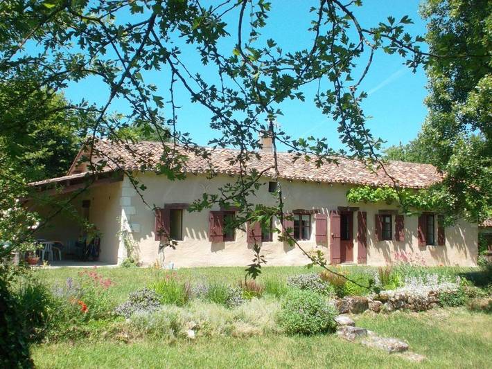 Location de vacances pour 9 personnes, avec vue et jardin à Sorges