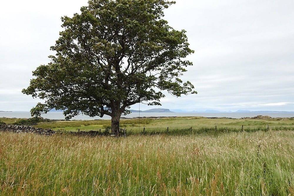 Achateny Cottage, 200m From a beautiful sandy Beach. in Highlands