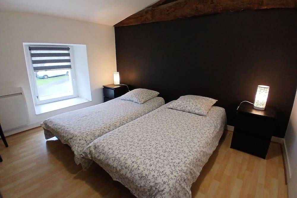 Maison ancienne rénovée avec terrasses, jusqu'à 6 personnes, La Gaubretière in La Gaubretière, Vallée de la Loire