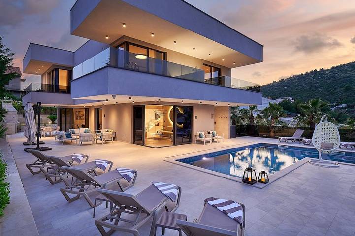 Villa pour 8 personnes, avec sauna ainsi que balcon et jardin à Marina