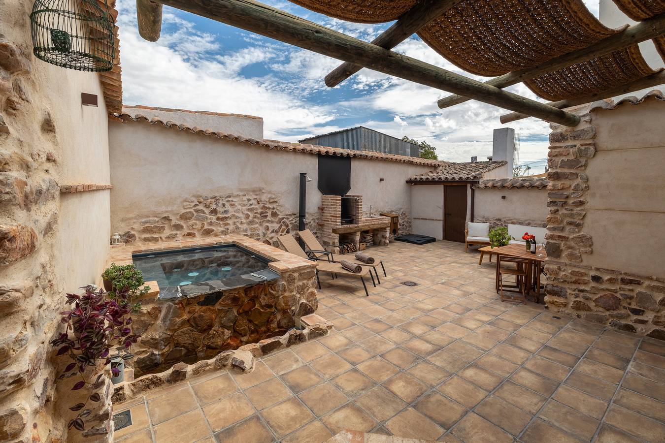 Ganze Wohnung, Ferienwohnung 'El Rincon De San Juan' mit privatem Pool, Wi-Fi und Klimaanlage in Marjaliza, Toledo Provinz