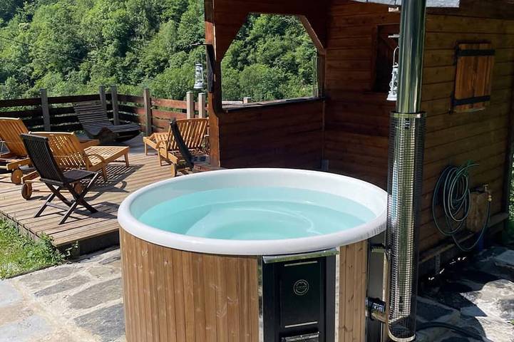 Location de vacances pour 5 personnes, avec Jacuzzi et Terrasse ainsi que Jardin et Piscine dans vallée d'Aspe