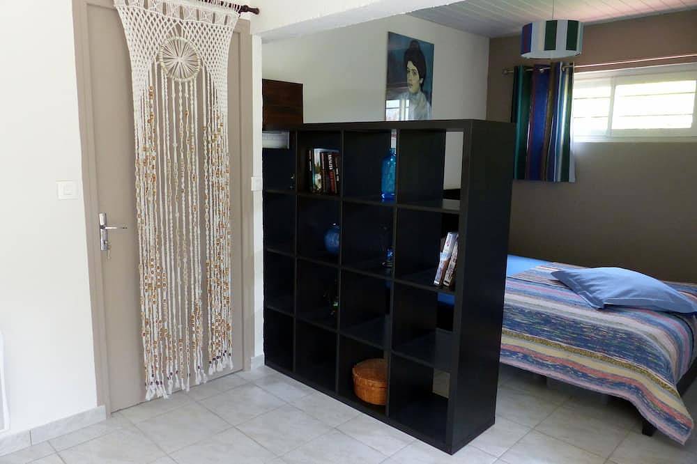 Appartement entier, Studio ,2 pers, pleine nature avec jardin,terrasse et accès direct à la piscine. in Céret, Côte méditerranéenne (France)