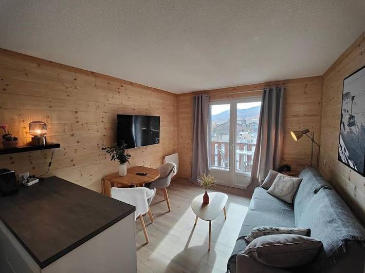 Gîte pour 4 personnes, avec terrasse et vue, adapté aux familles dans Cinéma L'Aiguille - 2