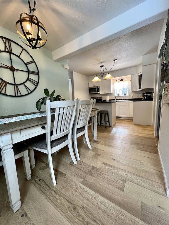 Devil's Lake Cottage - Family Friendly a block from State Park Entrance! Skiing in Devils Lake