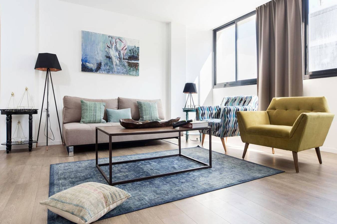 Entire apartment, Stylish Spacious 3Br Apartment 5min From the Beach in Tel Aviv, Tel Aviv District
