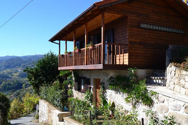 Location de vacances pour 5 personnes, avec terrasse et balcon/terrasse à Celorico de Basto - 2