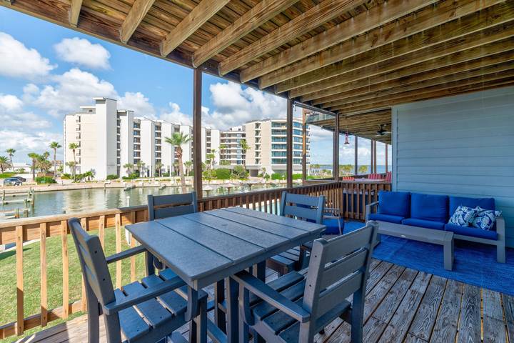 Vacation rental for 4 people, with yard and pool as well as balcony, kid friendly in Port Aransas
