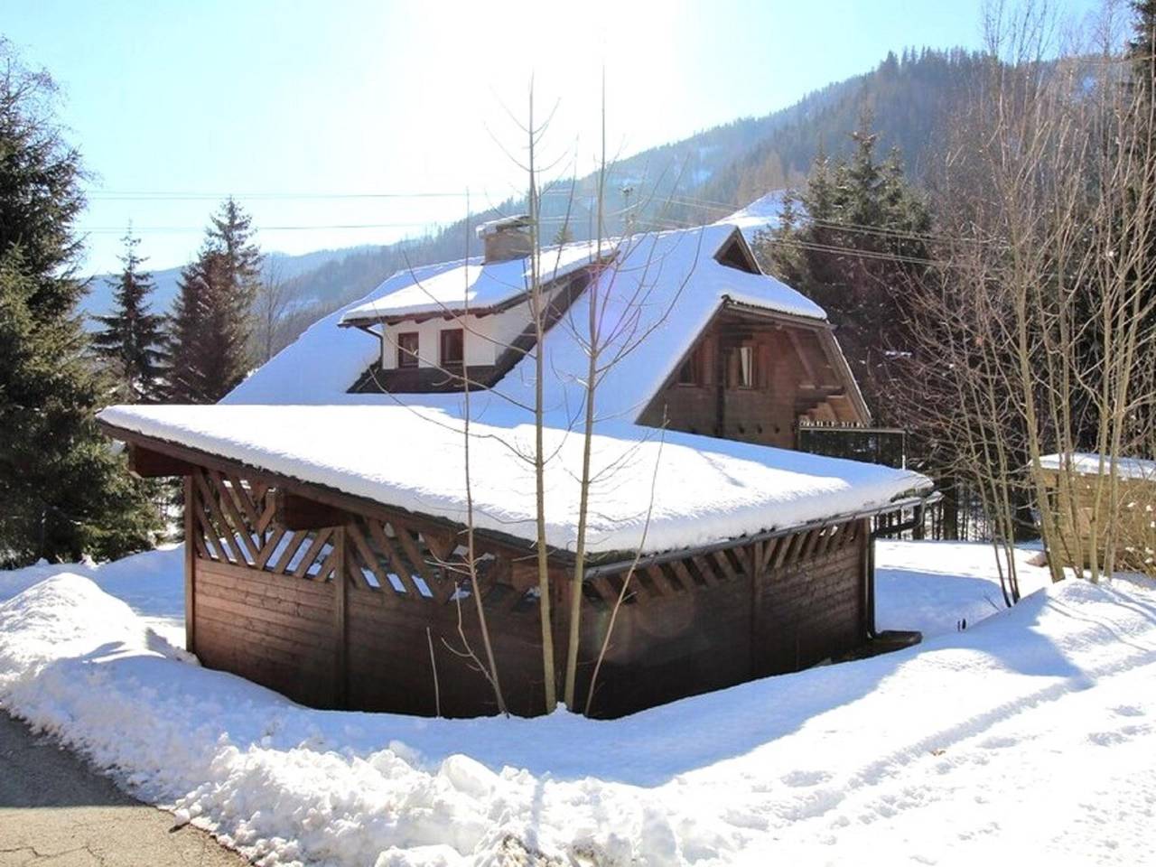 Authenthiek ruim chalet met sauna en grote tuin in Gnesau, Oberkärnten
