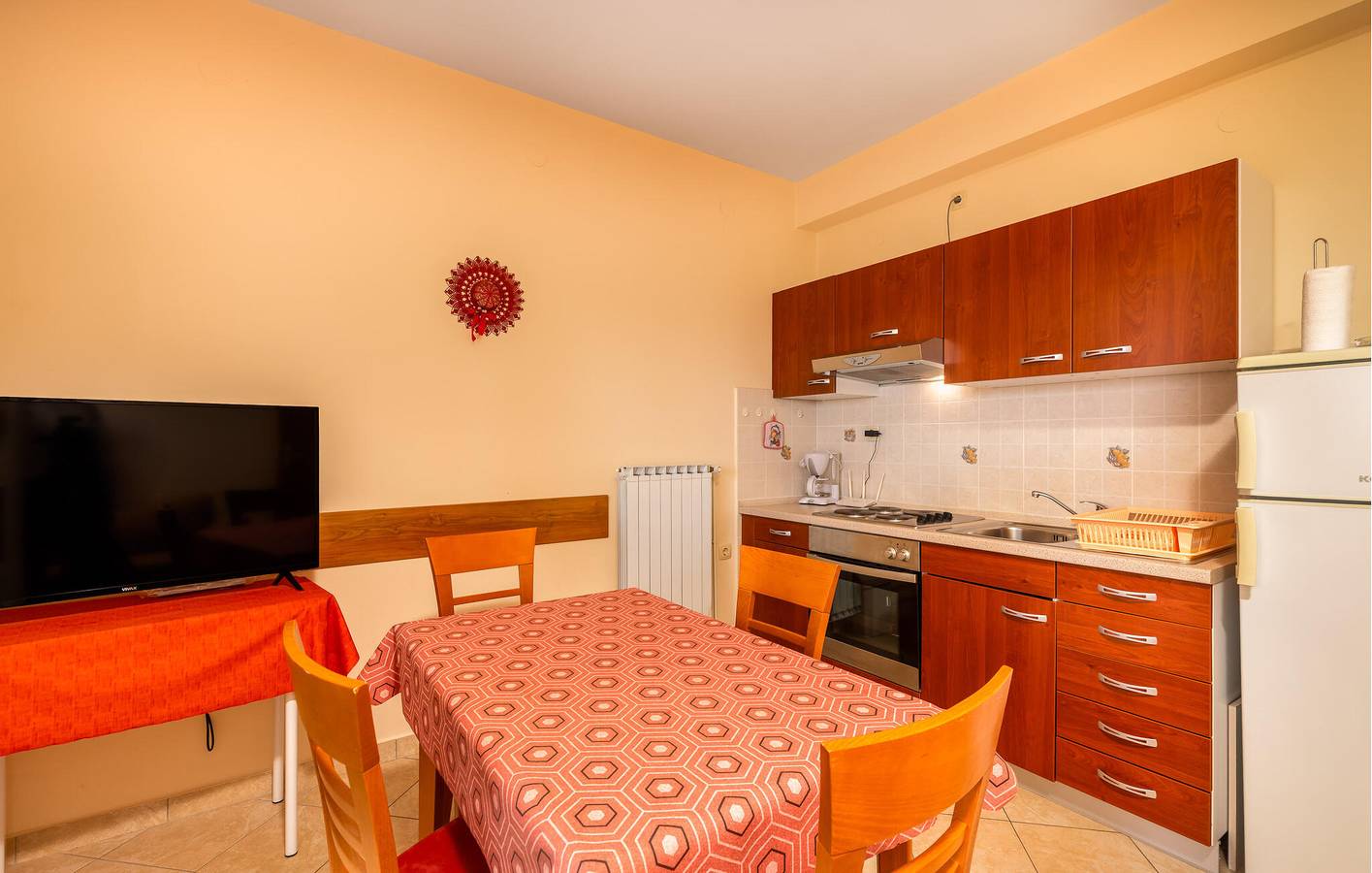 Ganze Ferienwohnung, Gemütliches Apartment mit Meerblick, WLAN, Parkplatz und Terrasse in Strandnähe in Banjol, Rab