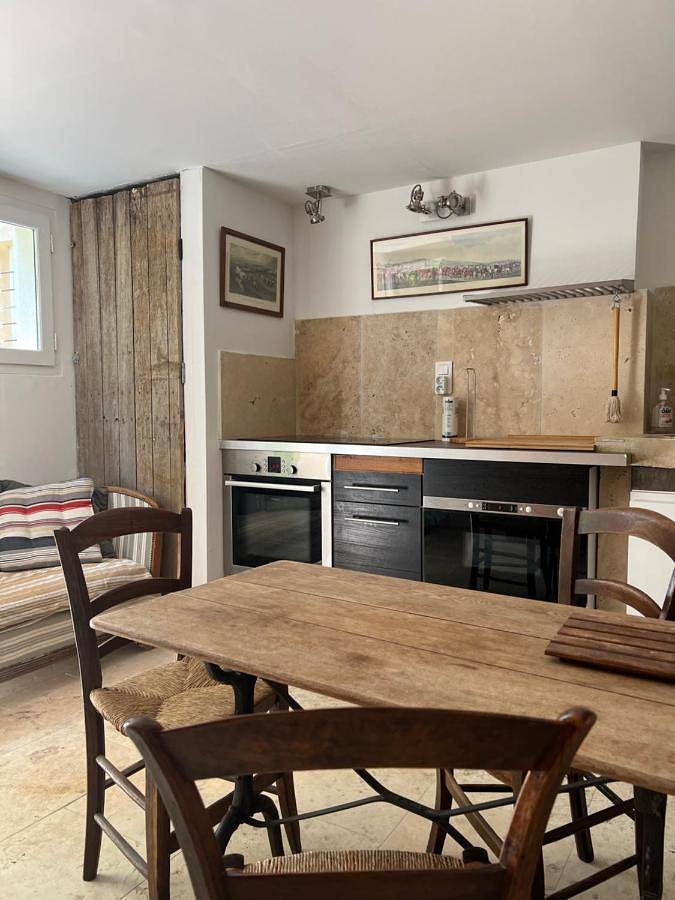 Gîte pour 2 personnes, avec jardin ainsi que terrasse et piscine à Saint-Andiol - 2