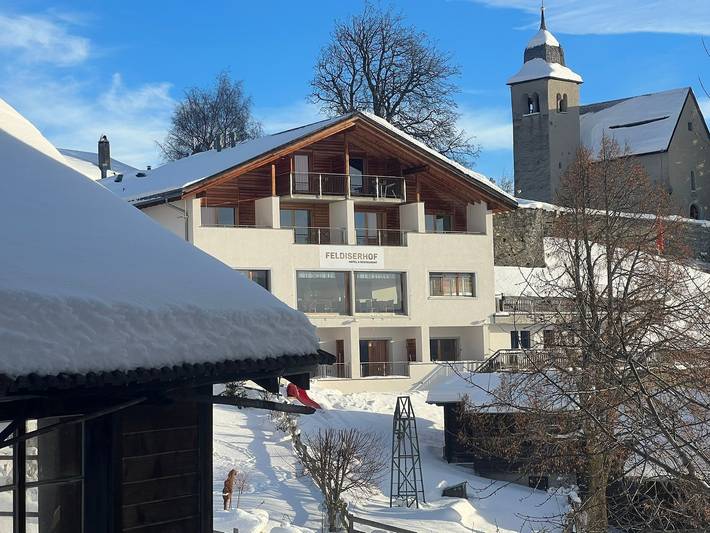 Hotel für 4 Personen, mit Balkon und Terrasse sowie Sauna in Tomils