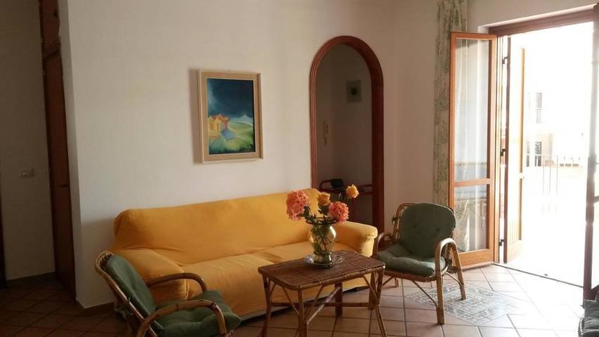 Ferienwohnung für 5 Personen, mit Ausblick und Garten in Giardini-Naxos