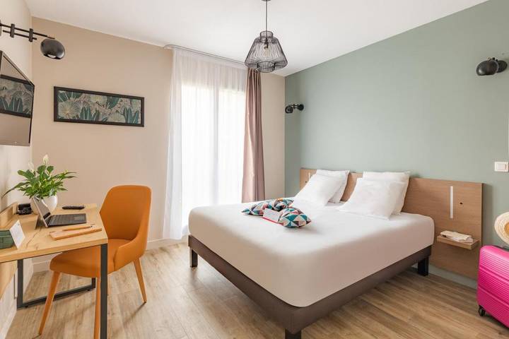 Appart’hôtel pour 4 personnes, avec Terrasse et Jardin
