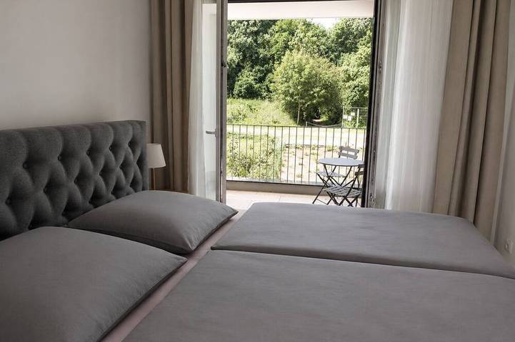 Ganze Wohnung, Ferienwohnung 120m² mit Seeblick, Steg direkt am Wasser / 8 Pers. 3 Schlafz. in Kahnsdorf, Neukieritzsch