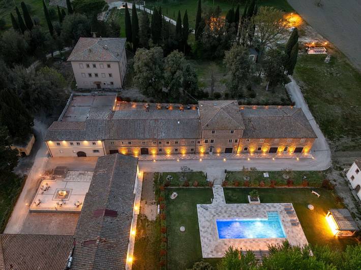 Location de vacances pour 4 personnes, avec piscine et jardin à Volterra