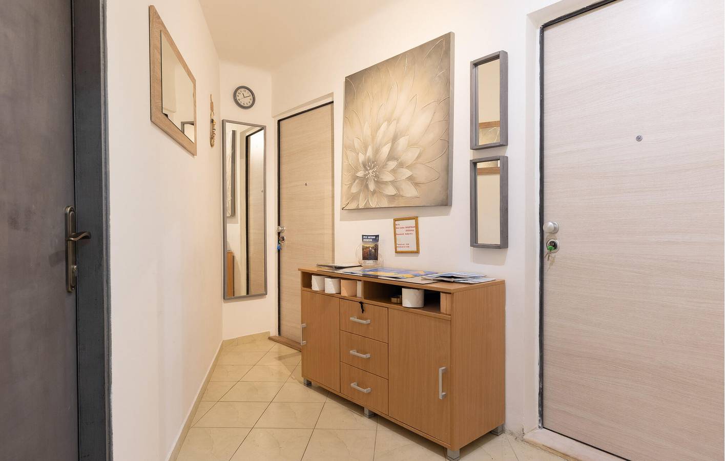 Appartamento intero, Appartamento con vista panoramica a 2 km dalla spiaggia | Wi-Fi, aria condizionata e cucina inclusi in Spalato, Regione spalatino-dalmata