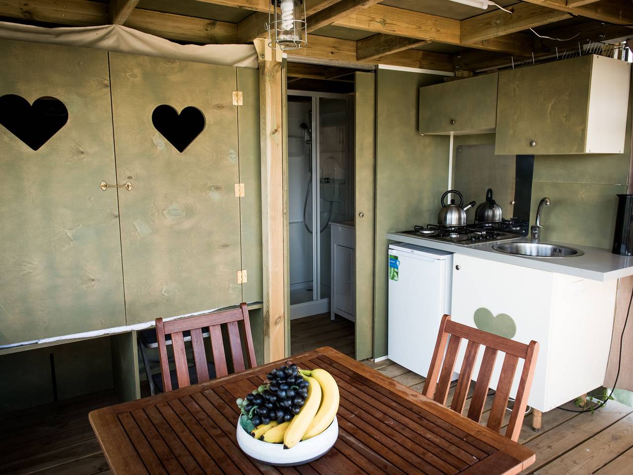 Tentlodge met badkamer 16 km van Maastricht in Zutendaal, Hasselt en omgeving