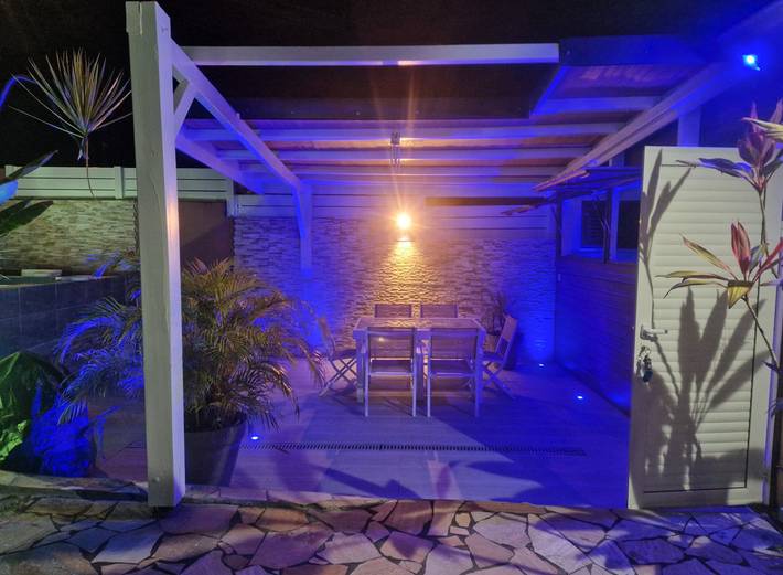 Gîte pour 4 personnes, avec terrasse ainsi que piscine et jardin dans Basse-Terre (homonymie) - 2