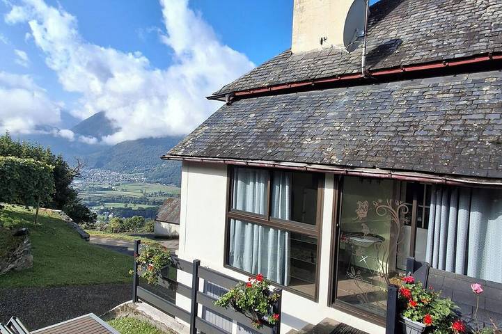 Gîte pour 5 personnes, avec Jacuzzi et Terrasse à Artalens-Souin
