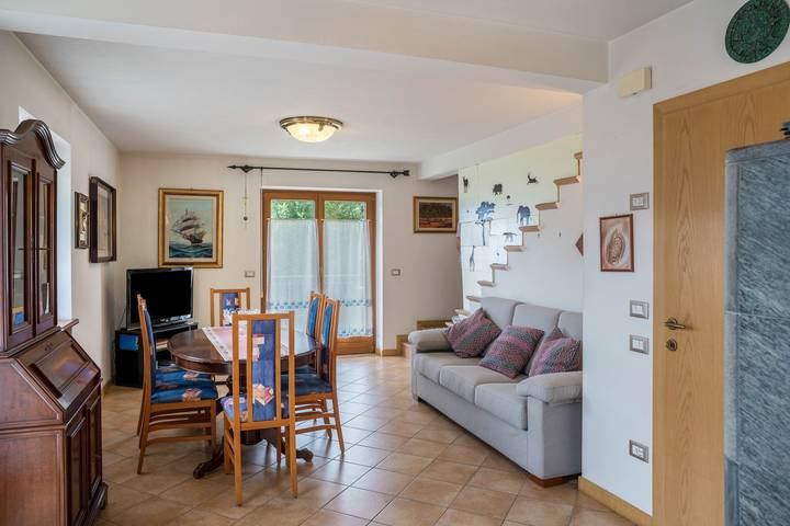 Apartamento inteiro, Apartamento de férias "Villa Fiore" com vista para a montanha, 2 terraços privados e Wi-Fi in Lamon, Belluno (província)
