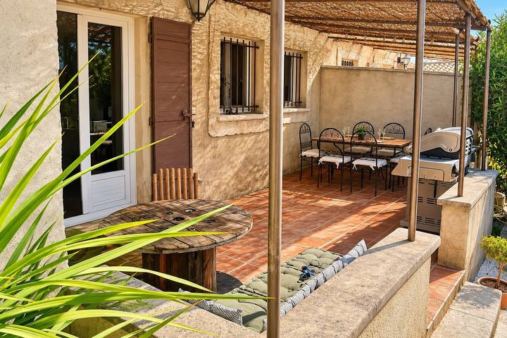 Casa de vacaciones 'Small House with Private Pool' con piscina privada, wifi y aire acondicionado in Maillane, Region de Arles
