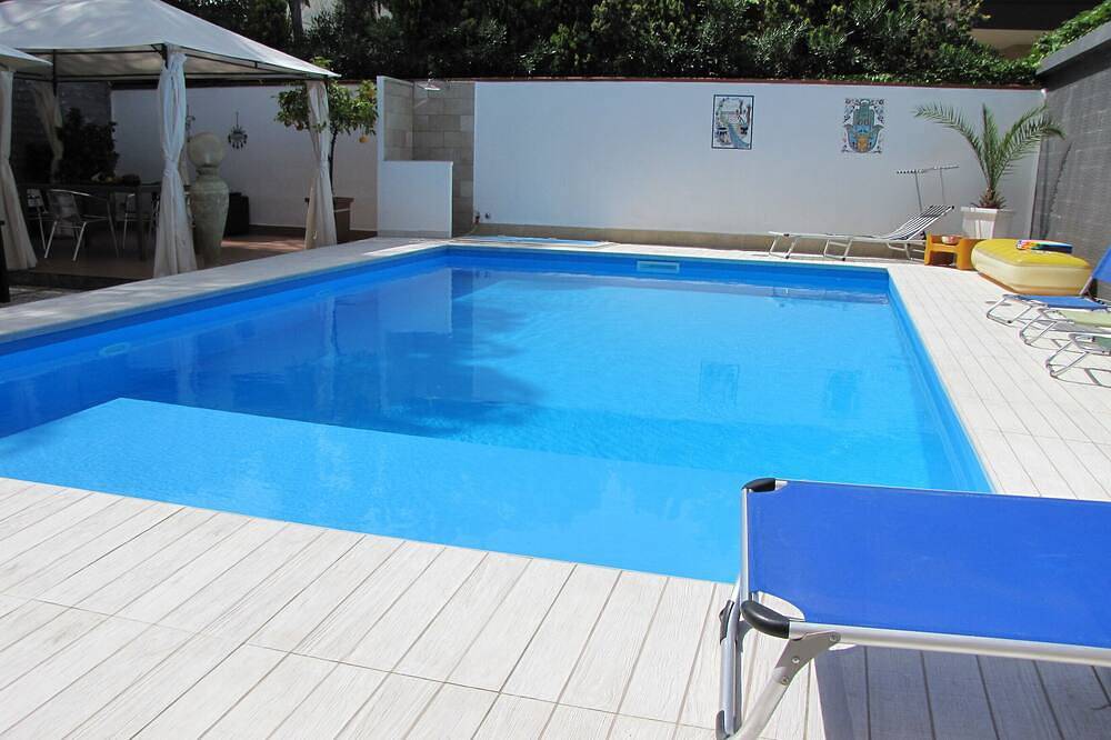 Apartamento en villa residencial de aprox. 250 piscinas privadas, uso exclusivo. in Palermo, Provincia de Palermo