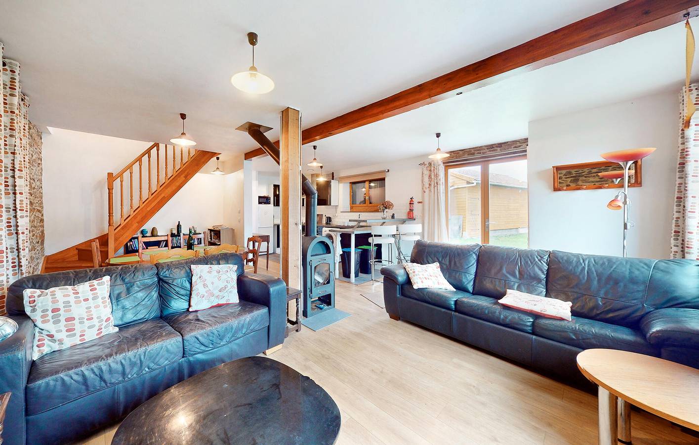 Appartement confortable dans le jardin avec WiFi et parking in Saint-Hubert-des-Biards, Région de Bayeux