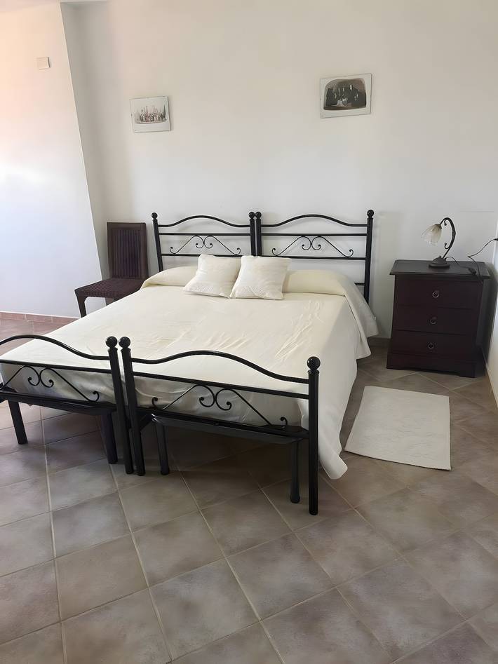 Camera 'Tripla Standard 4' con terrazza condivisa, Wi-Fi e aria condizionata in Nulvi, Provincia di Sassari
