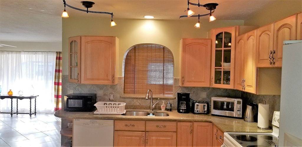 Bungalow for 6 Guests in Pompano Beach, Florida