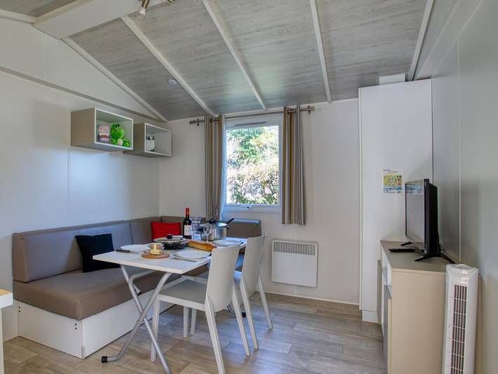 Flower Camping La Sagne  - Mobilheim 4 personen - Mobilheim Confort 30m² (2 Zimmer) - überdachte Terrasse 13m² + Tv 4 pers. in Vitrac, Périgord Noir