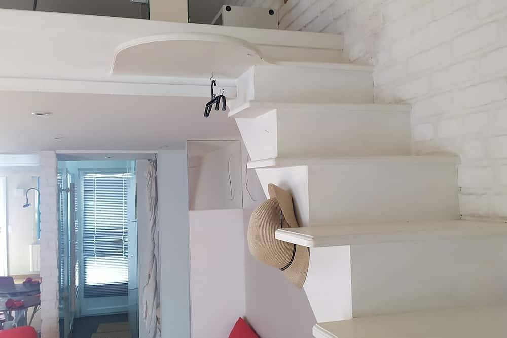 Apartamento entero, Spacious charming studio with mezzanine ,  in Lagord, Región de La Rochelle
