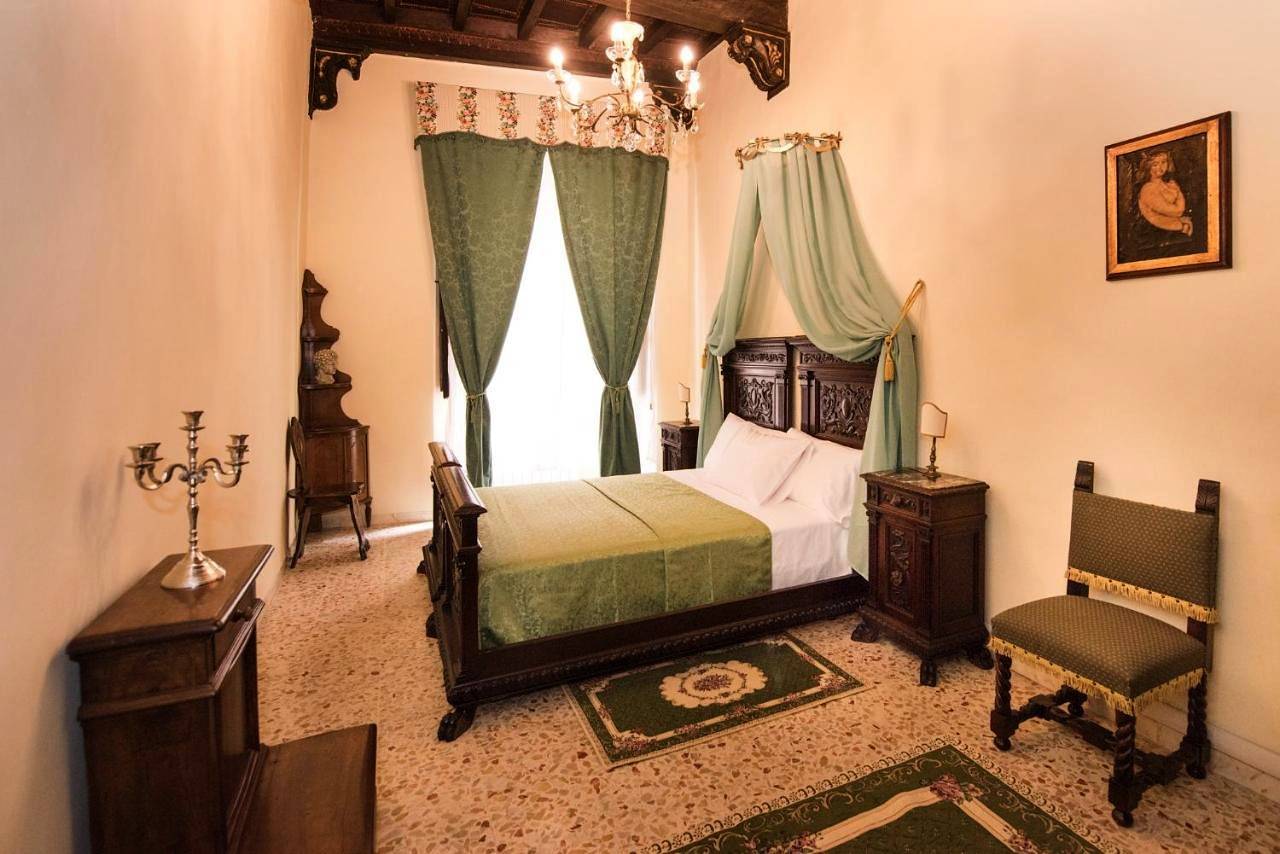 Double Room with Shared Bathroom in Siena, Siena Provinz