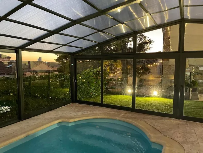 Hotel para 2 personas, con vistas y piscina además de terraza y jardín - 1