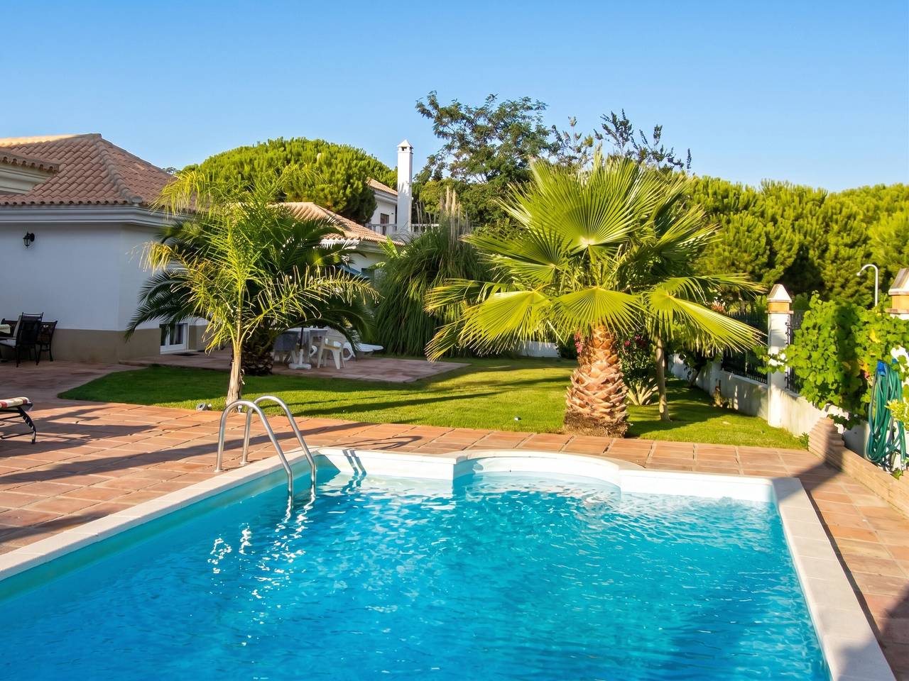 Elegante Villa in Nuevo Portil mit Gemeinschaftspool in Playa Nueva Umbría, El Portil