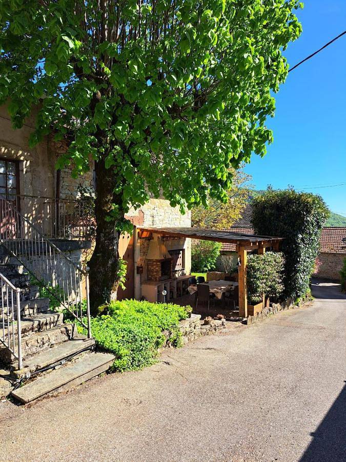 Location de vacances pour 6 personnes, avec Terrasse ainsi que Jardin et Vue à Bénonces