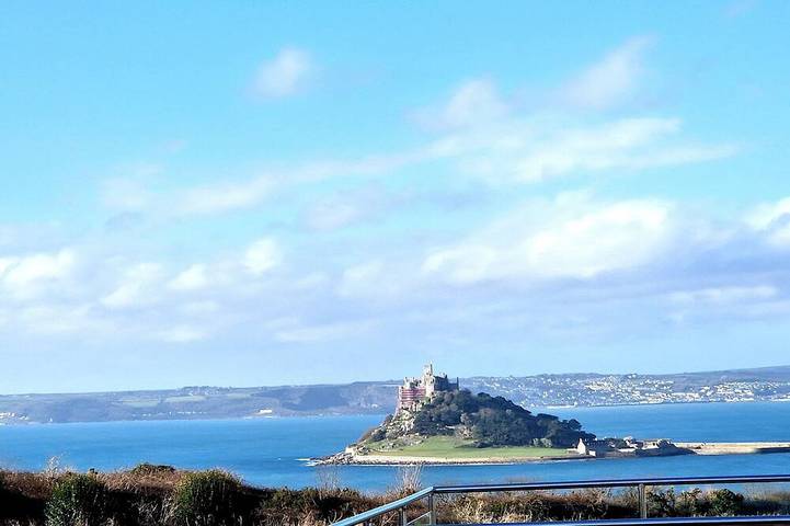 Vacation rental for 7 people, with balcony and yard, with pets in Cornwall