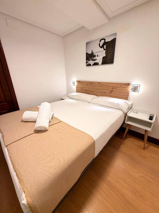 Pensión Santa Clara in Playa de la Concha, San Sebastian