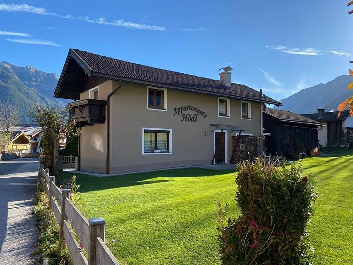 Vakantiewoning voor 4 personen, with Balkon and Terras as well as Tuin in Pertisau