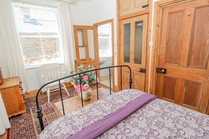Shaftoe Mews, family friendly, with open fire in Haydon Bridge in North Pennines AONB