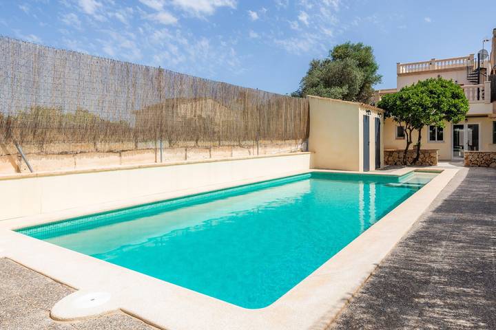 Modernes Ferienhaus "Casa Madrina " mit Wlan, Pool, Balkon, Garten & Terrasse; Parkplatz vorhanden in Ariany, Mallorca Inselmitte
